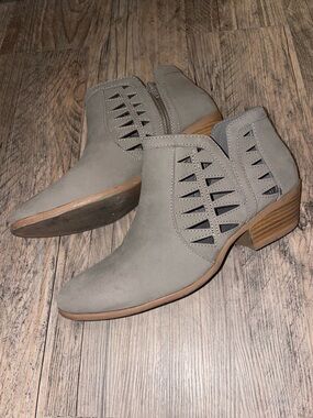 Ankle Boots Cutout Detail | Block Heel | Side Zip | Size 9